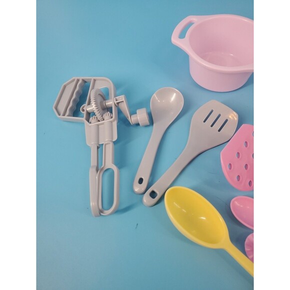 Pretend Cooking Set Pot Pan Spoons Mixer Plastic Play Circle Battat 13 Pieces - Picture 9 of 12